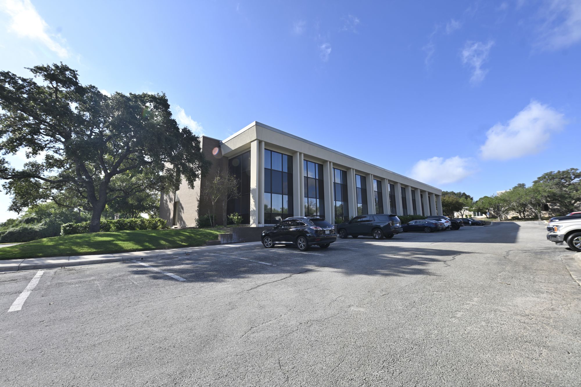 Borden Building — Building and surface parking
